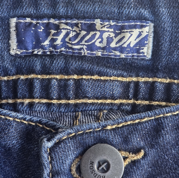 Hudson Jeans Beth Mid-Rise Baby Bootcut Jean - Picture 9 of 10